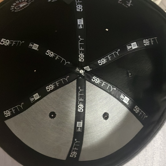 black and red yankees fitted hat - Picture 4 of 5